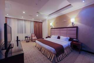 Отель Jannat Regency Бишкек Двухместный номер Делюкс с 1 кроватью или 2 отдельными кроватями-1